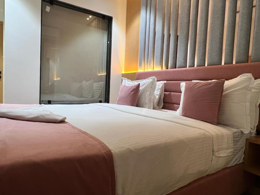 Hotel Cozzy Palace Surat Exterior photo