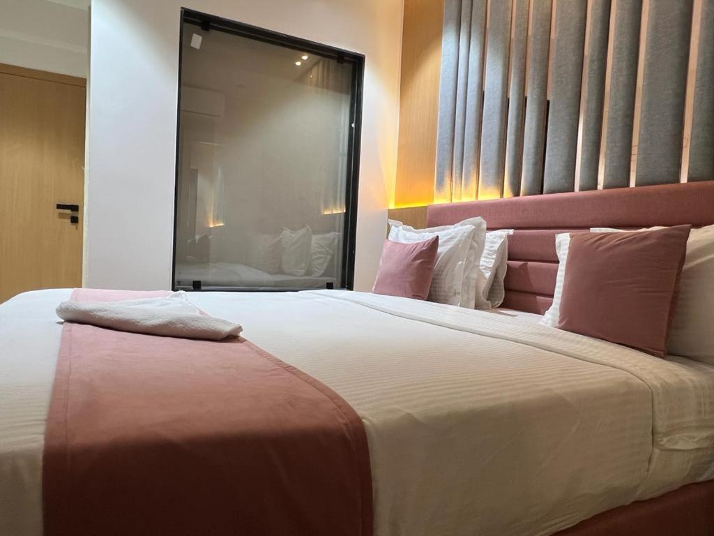 Hotel Cozzy Palace Surat Exterior photo